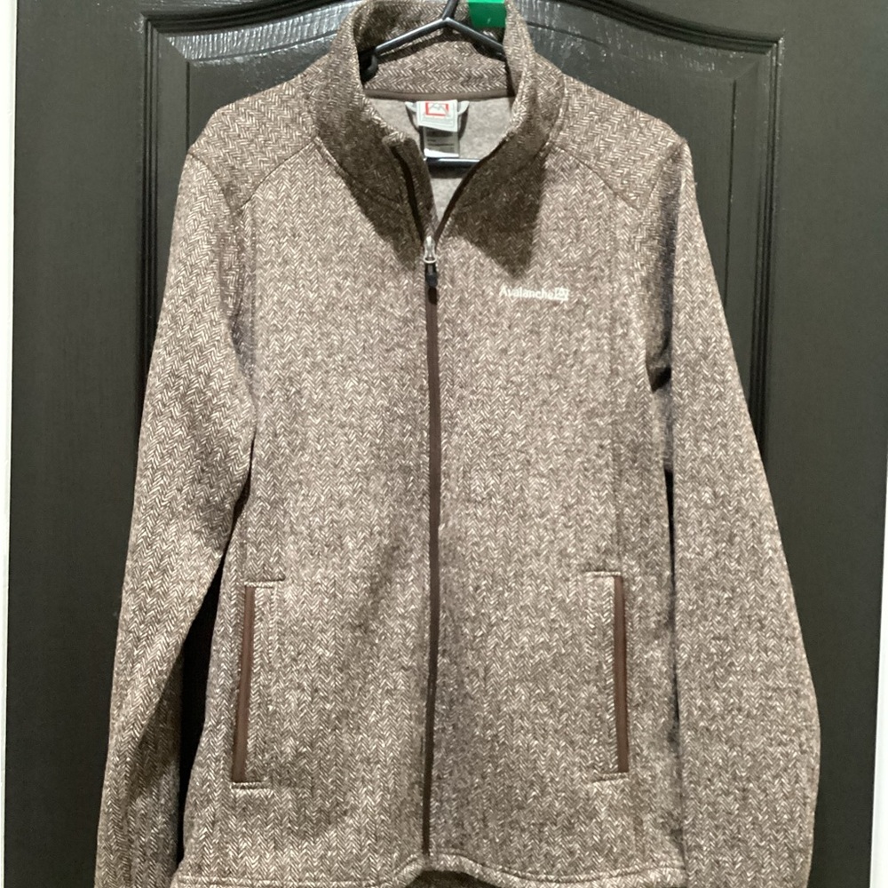 Avalanche Brown Patterned Jacket 2 front pockets high neck size XL